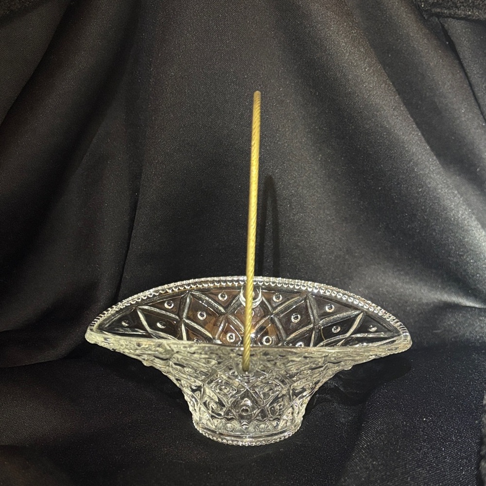 Fostoria Made For AVON Basket Shaped
Trinket Dish W Gold Plated Movable
Handle